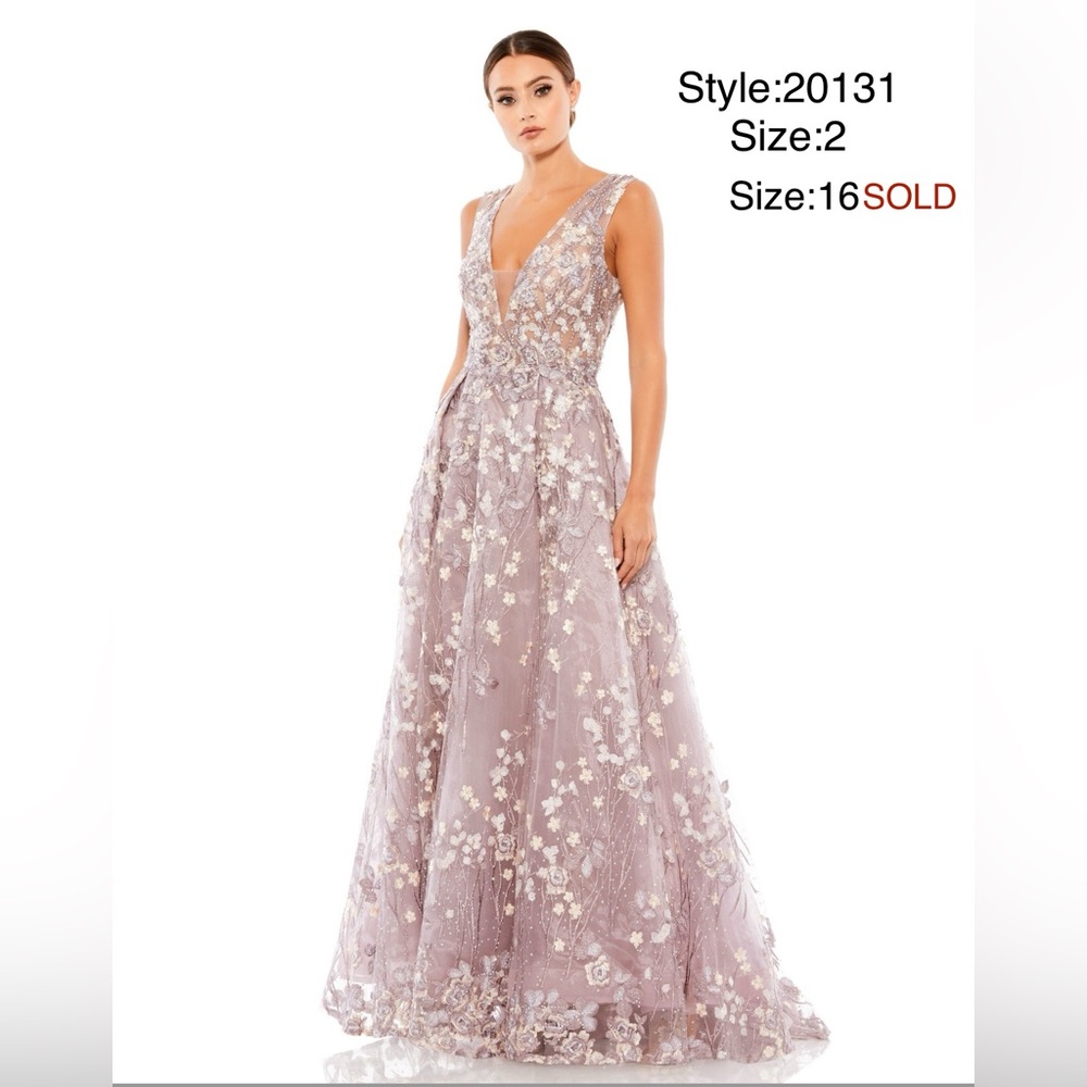 ✨Host Pick✨ A-line gown with embroidered flowers and intricate beading